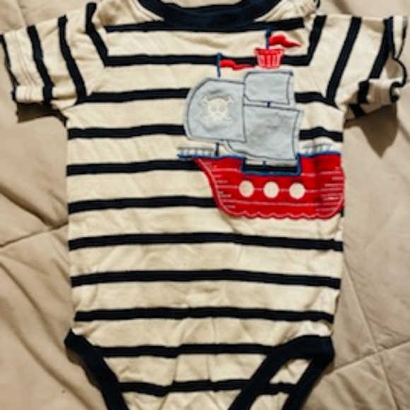 Three Onsies size 12 months - Picture 3 of 4